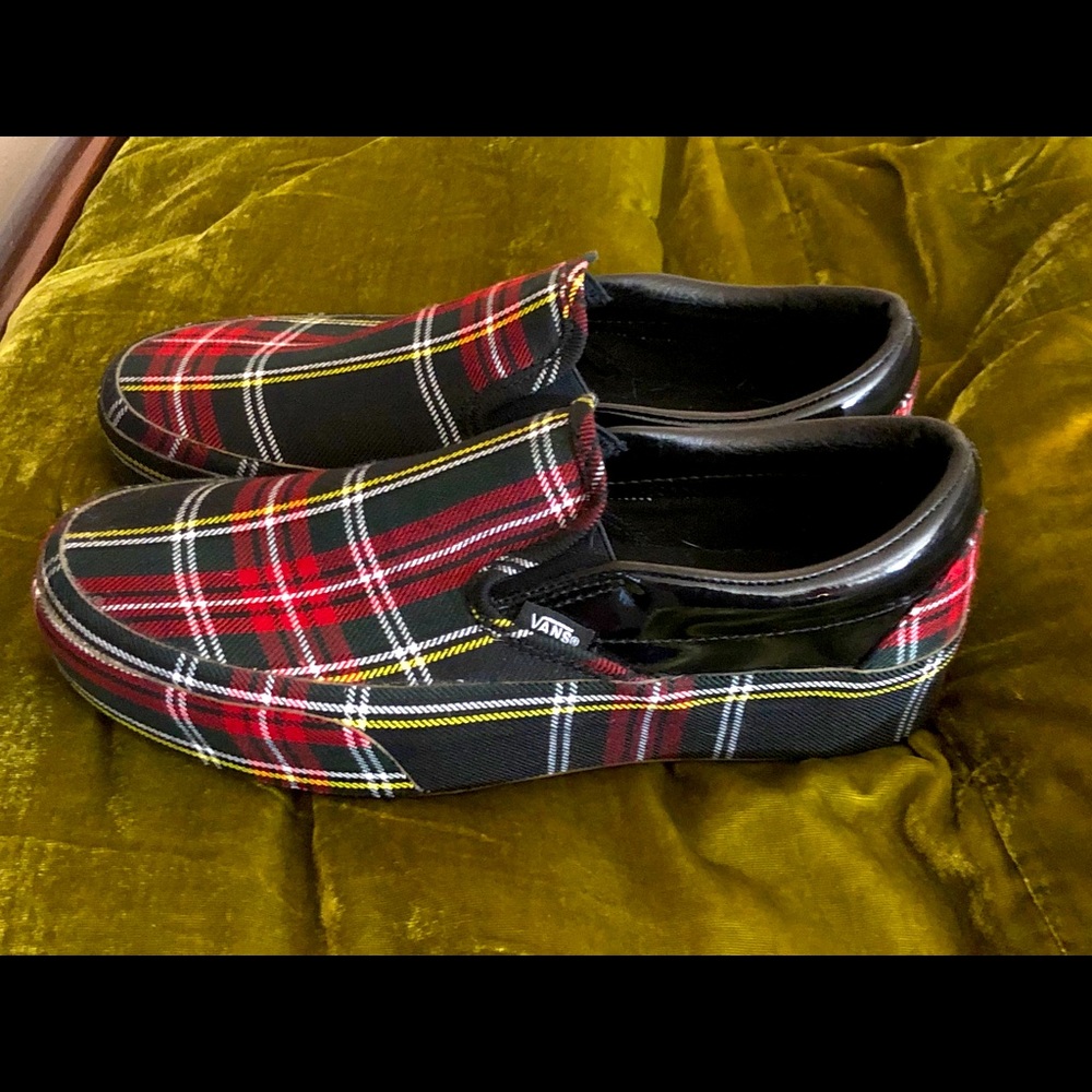 VANS PATENT PLAID CLASSIC SLIP-ON PLATFORM (8.5)